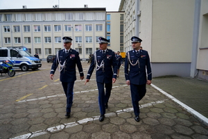 Składanie gratulacji i podziękowań.