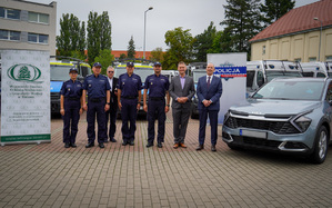 Uroczystość przekazania radiowozu