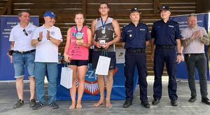 uczestnicy pozują do zdjęcia