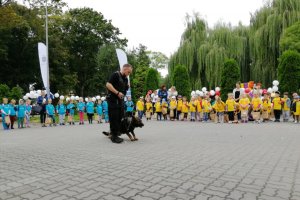 Pokaz policyjnego psa służbowego