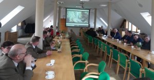 pokaz multimedialny oglądany przez uczestników narady