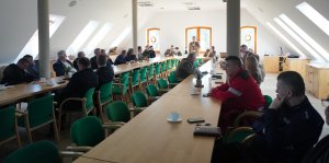 nadleśniczy przedstawia analizę pożarową