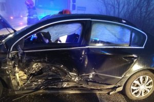 Lewy bok uszkodzonego audi