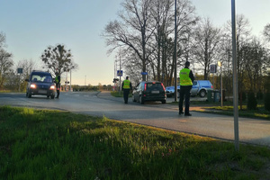 Funkcjonariusze prowadza działania policyjne