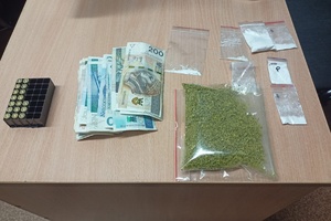 Narkotyki i pieniądze zabezpieczone podczas przeszukania