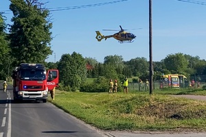 Wóz strażacki i śmigłowiec pogotowia