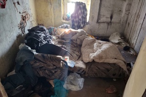 Zdjęcie pomieszczenia, w którym przybywają osoby w kryzysie bezdomności