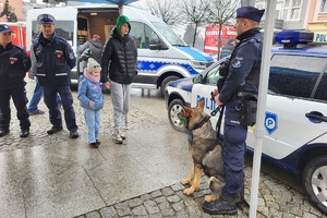 Policjanci z komendy w Świeciu i podległych jednostek, podczas 33. Finału Wielkiej Orkiestry Świątecznej Pomocy w Nowem