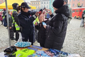 Policjanci z komendy w Świeciu i podległych jednostek, podczas 33. Finału Wielkiej Orkiestry Świątecznej Pomocy w Nowem