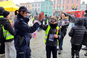 Policjanci z komendy w Świeciu i podległych jednostek, podczas 33. Finału Wielkiej Orkiestry Świątecznej Pomocy w Nowem
