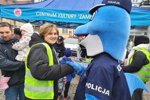Policjanci z powiatu świeckiego grają z Wielką Orkiestrą Świątecznej Pomocy w Nowem