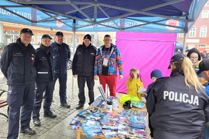 Policjanci z powiatu świeckiego grają z Wielką Orkiestrą Świątecznej Pomocy w Nowem