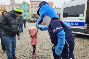 Policjanci z powiatu świeckiego grają z Wielką Orkiestrą Świątecznej Pomocy w Nowem
