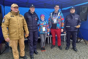 Policjanci z powiatu świeckiego grają z Wielką Orkiestrą Świątecznej Pomocy w Nowem