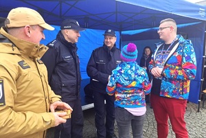 Policjanci z powiatu świeckiego grają z Wielką Orkiestrą Świątecznej Pomocy w Nowem