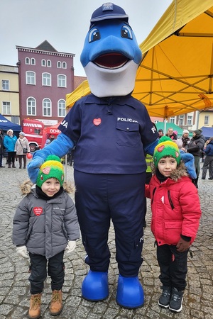 Policjanci z powiatu świeckiego grają z Wielką Orkiestrą Świątecznej Pomocy w Nowem