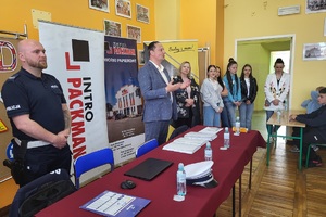 Policjanci ruchu drogowego prowadzą Ogólnopolski Turniej Bezpieczeństwa Ruchu Drogowego