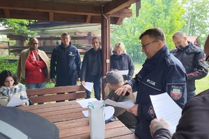 Policjanci podczas spotkania z motocyklistami w ramach kampanii &quot;Świadomy i Bezpieczny Motocyklista&quot;