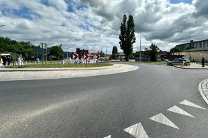 Policjanci zabezpieczający przemarsze wiernych podczas uroczystości kościelnych