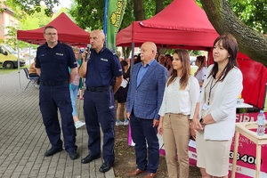Policjanci podczas pikniku rodzinnego z okazji Święta Policji