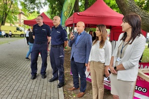 Policjanci podczas pikniku rodzinnego z okazji Święta Policji