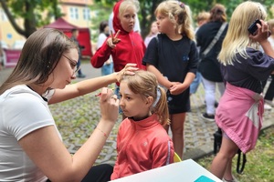 Policjanci podczas pikniku rodzinnego z okazji Święta Policji