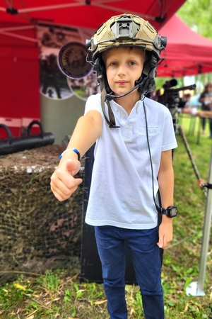 Policjanci podczas pikniku rodzinnego z okazji Święta Policji
