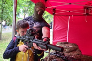 Policjanci podczas pikniku rodzinnego z okazji 100-laecie powołania kobiet w Policji