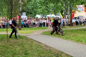 Policjanci podczas pikniku rodzinnego z okazji 100-laecie powołania kobiet w Policji