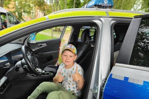 Policjanci podczas pikniku rodzinnego z okazji 100-laecie powołania kobiet w Policji