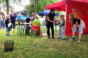 Policjanci podczas pikniku rodzinnego z okazji 100-laecie powołania kobiet w Policji