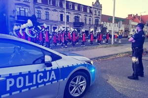 Policyjne patrole podczas zabezpieczenia parady orkiestr dętych