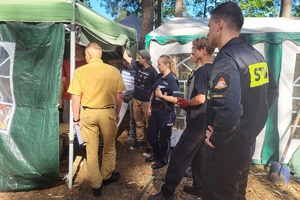Służby mundurowe podczas kontroli obozów harcerskich