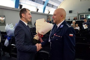 Policjanci oraz pracownicy cywilni podczas obchodów powiatowych Święta Policji
