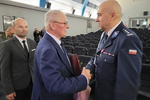 Policjanci oraz pracownicy cywilni podczas obchodów powiatowych Święta Policji