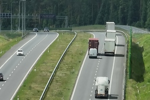 Pojazdy ciężarowe podczas nieprawidłowego wyprzedzania