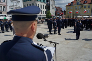Policjanci składający ślubowanie podczas uroczystości z okazji Święta Policji