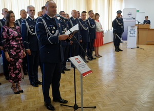 Policjanci przyjęci do służby podczas uroczystego ślubowania