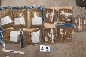 Zabezpieczony przez policjantów susz roślinny