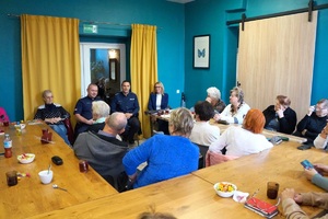 Dzielnicowi prowadzą profilaktyczne spotkanie z Seniorami z gminy Jeżewo