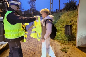 Policjanci podczas działań ogólnokrajowych Bezpieczny pieszy