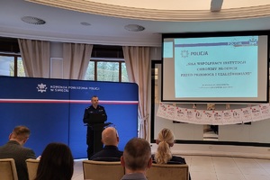 Zajęcia i wykłady podczas konferencji szkoleniowej dla policjantów i innych instytucji pomocowych