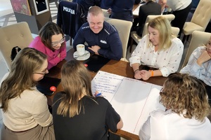 Zajęcia i wykłady podczas konferencji szkoleniowej dla policjantów i innych instytucji pomocowych