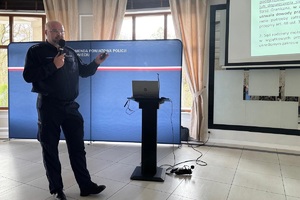 Zajęcia i wykłady podczas konferencji szkoleniowej dla policjantów i innych instytucji pomocowych