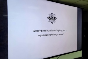 policjanci i pracownicy cywilni podczas ćwiczeń sztabowych w komendzie w Świeciu