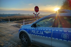 Policjanci patrolujący rejony torowisk w powiecie świeckim