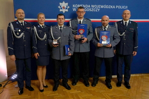 Zdjęcia z wręczenia "Kryształowych Serc" policjantom z powiatu swieckiego