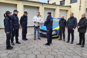 Przekazanie kluczyków do nowego radiowozu