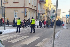 Funkcjonariusze z Nowego zabezpieczają Orszak Trzech Króli