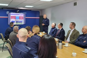 Komendant Powiatowy Policji w Świeciu omawia pracę policjantów za rok 2025